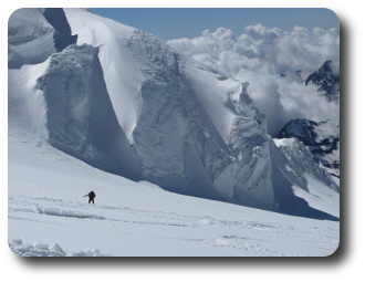 Scialpinista su ghiacciaio